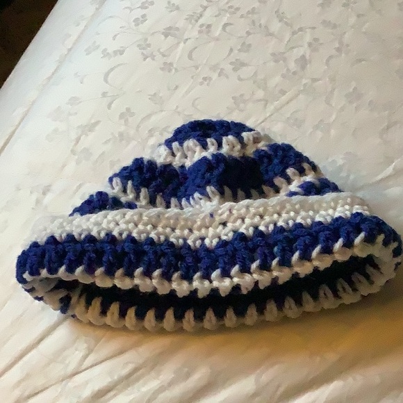 Winter 🥶 hat hand crocheted blue white 6/12 mo - Picture 3 of 4